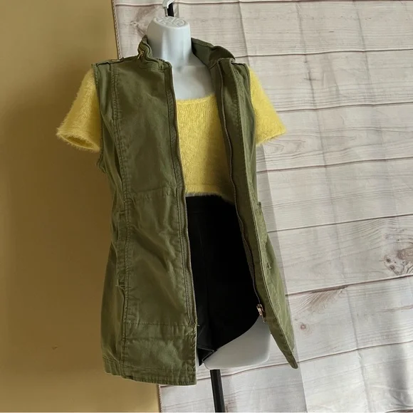 CAbi Explorer Vest Jacket NWOT - Picture 4 of 9